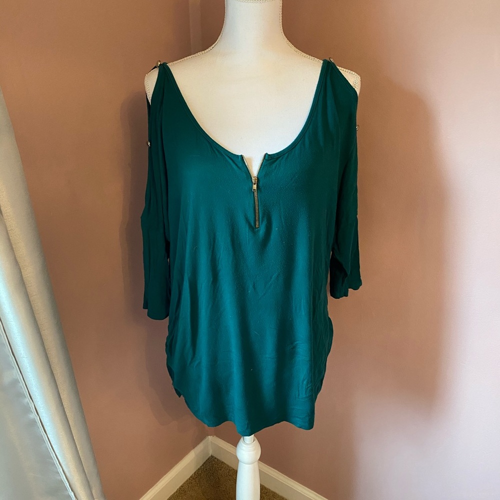 Fashion to figure cutout sleeve shirt